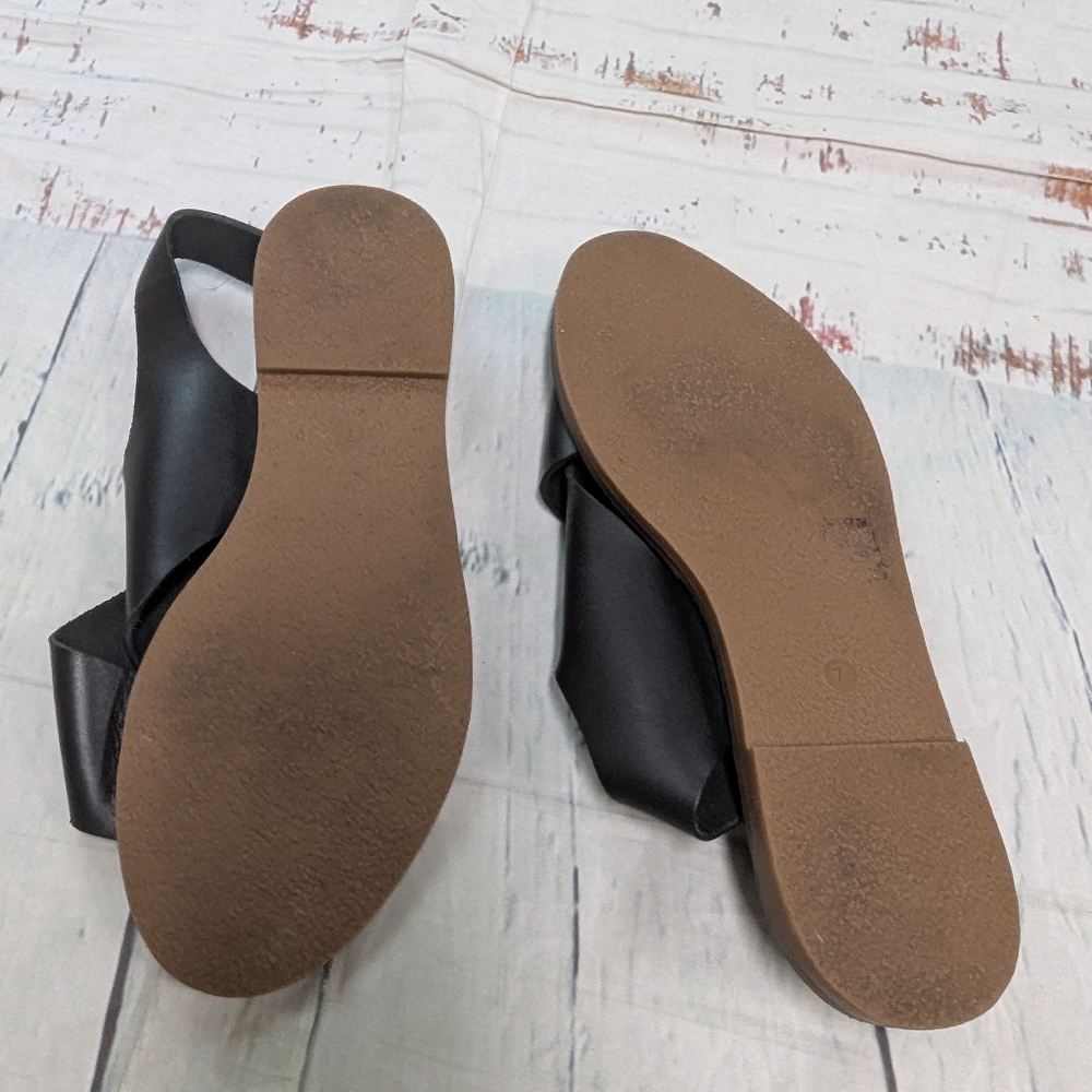 Madewell Leather Cross Strap Sandals - Picture 4 of 8